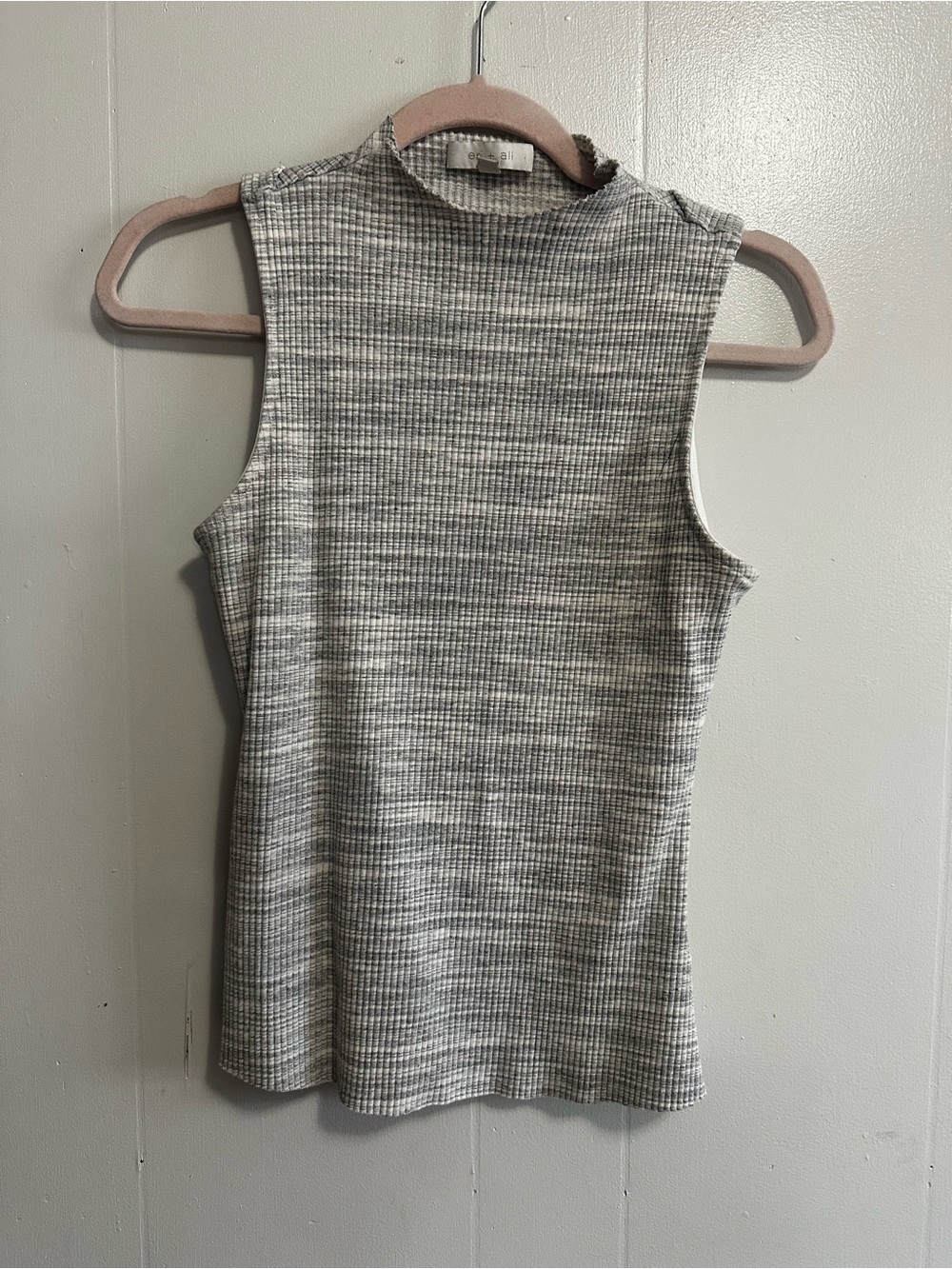 Ribbed Sleeveless Mock Neck Tank - Heather Gray